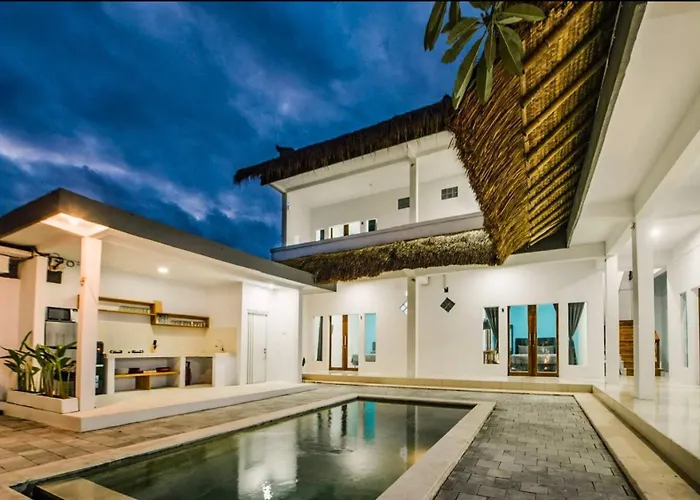 Greek House: W/desk + Shared Pool&kitchen /9 3*