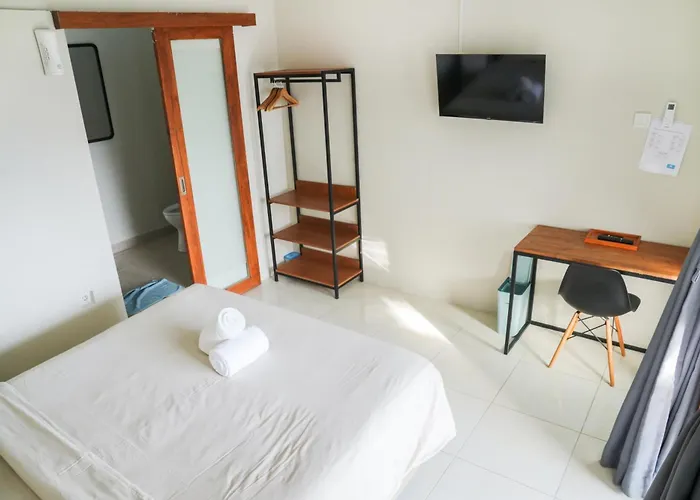 Greek House: W/desk + Shared Pool&kitchen /9 Canggu