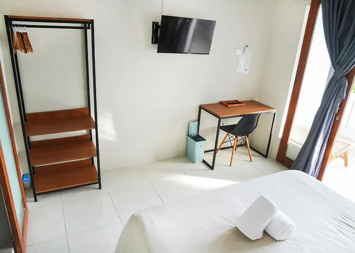 Greek House: W/desk + Shared Pool&kitchen /9 3*